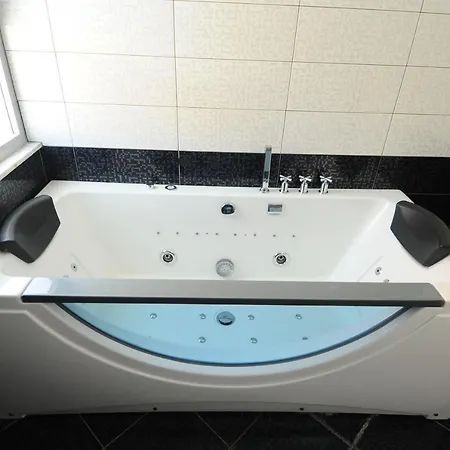 Hotel Ergys *