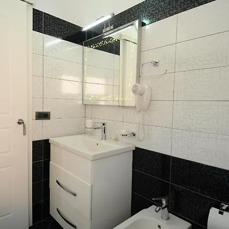 Ergys Hotel *