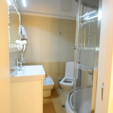 Ergys Hotel *
